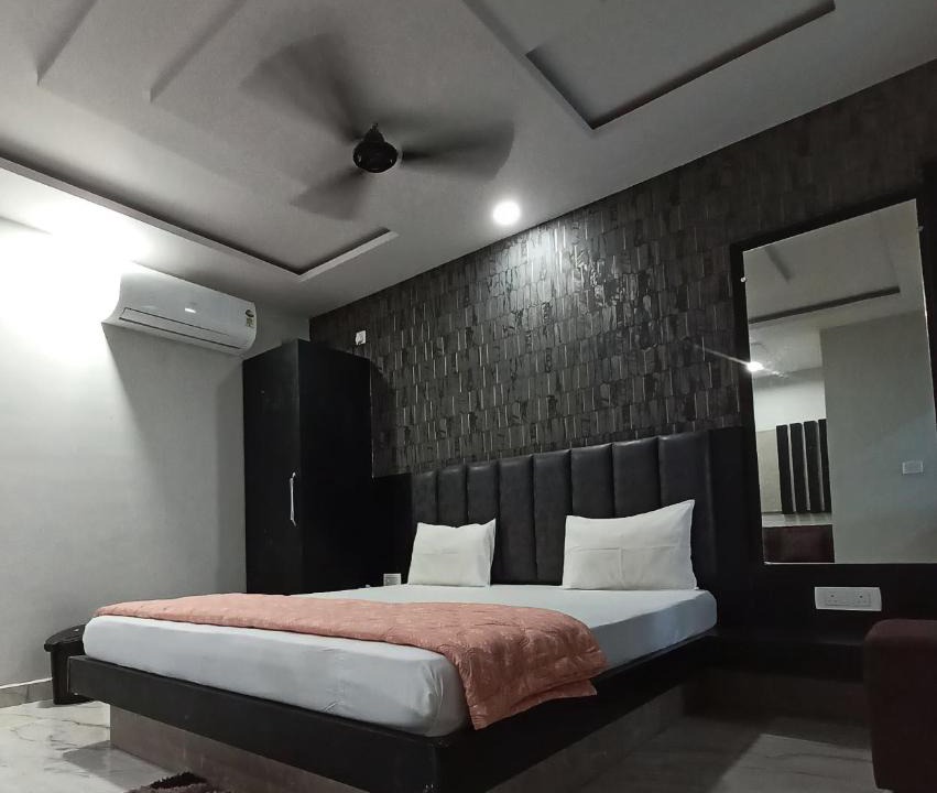 Datia Hotel | Shree radhe palace