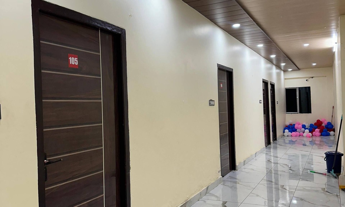 Faizabad Hotel | Shree Radhe palace
