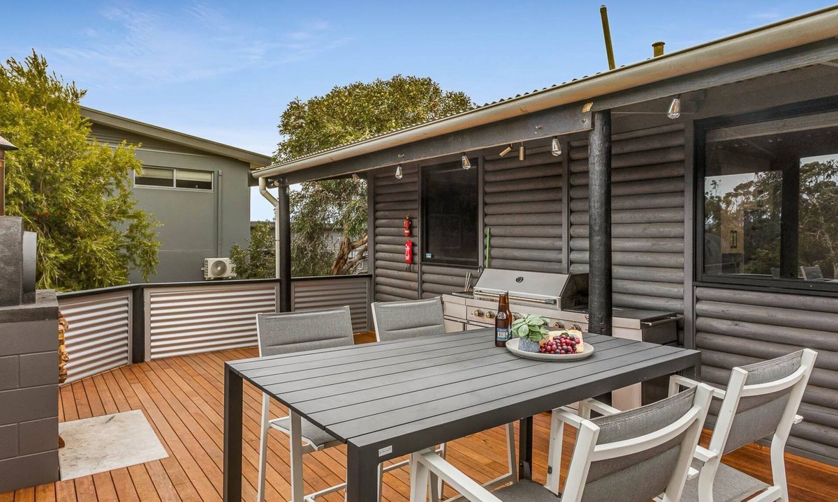 Carrickalinga House | Silvers Anchor - 2 Bennett Street