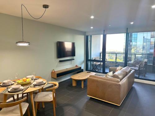 South Yarra Apartment | Sky-High 2BR with 1 Parking - Heart of South Yarra