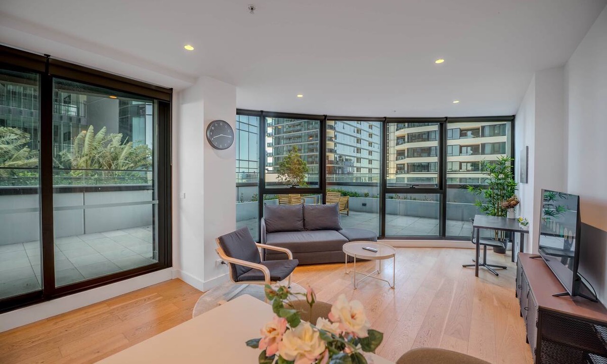 Box Hill Apartment | SkyHome 2BR | Rooftop Pool | Designer Terrace