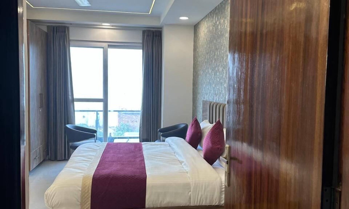 Sector 39 Hotel | Soothing Stayz - Near Medanta