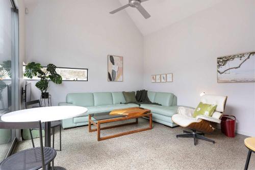 Norlane House | Spacious 1-Bed Townhouse in Norlane