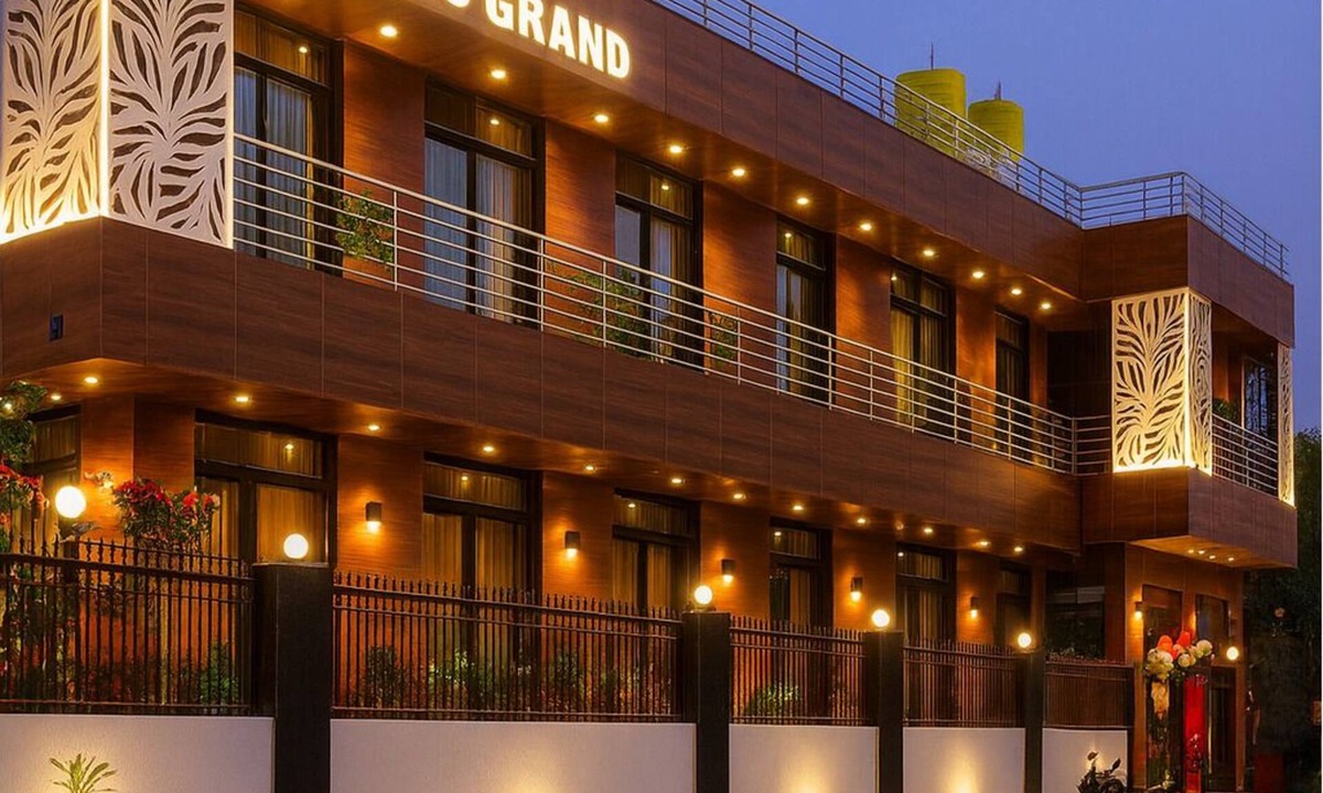 Taj Ganj Hotel | Spacious 14-bedroom hotel in soothing Agra with AC comfort