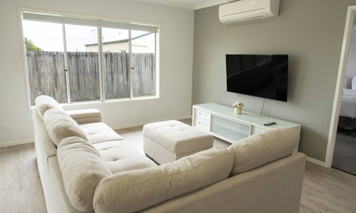 Plainland Apartment | Spacious 4-Bed House in Leafy Plainland