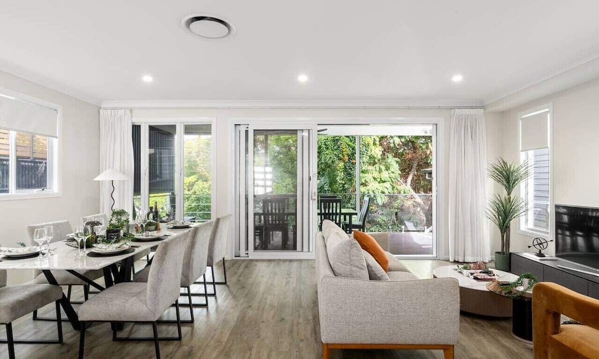Bardon House | Spacious 4-Bedroom Bardon Retreat Across 2 Levels