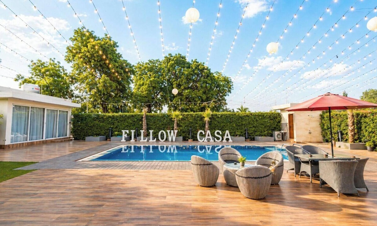 Gurugram House | Spacious 5-bedroom farmhouse in tranquil Gurugram with AC