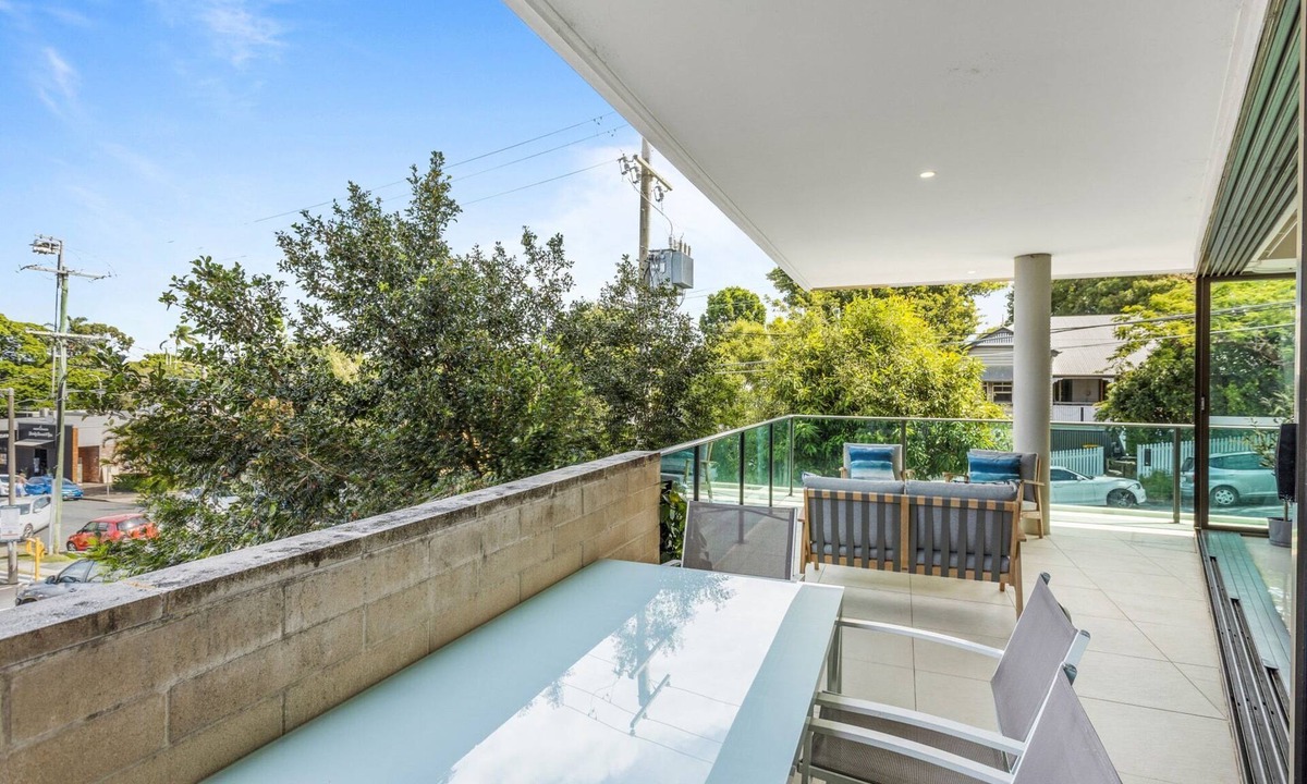 Bulimba Apartment | Spacious and Superb 3-Bed Apartment