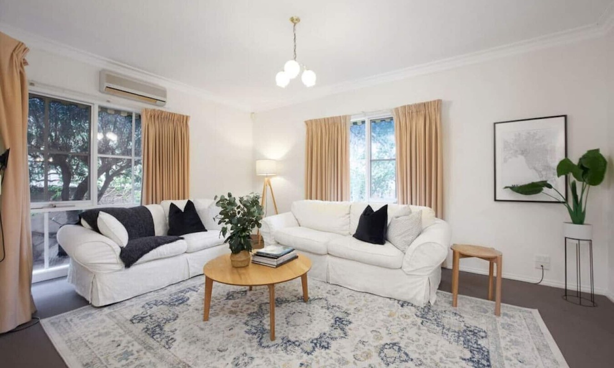 Balwyn Villa | Spacious Balwyn Villa in Great Location