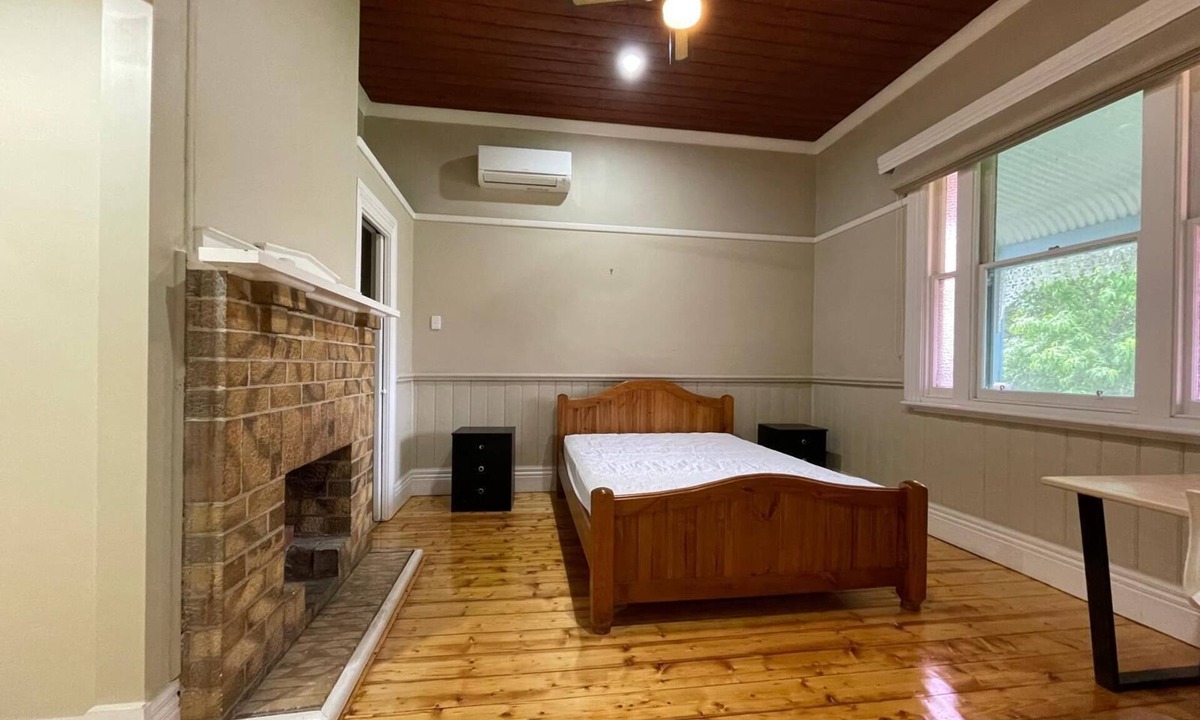 Seymour House | Spacious, clean & secure