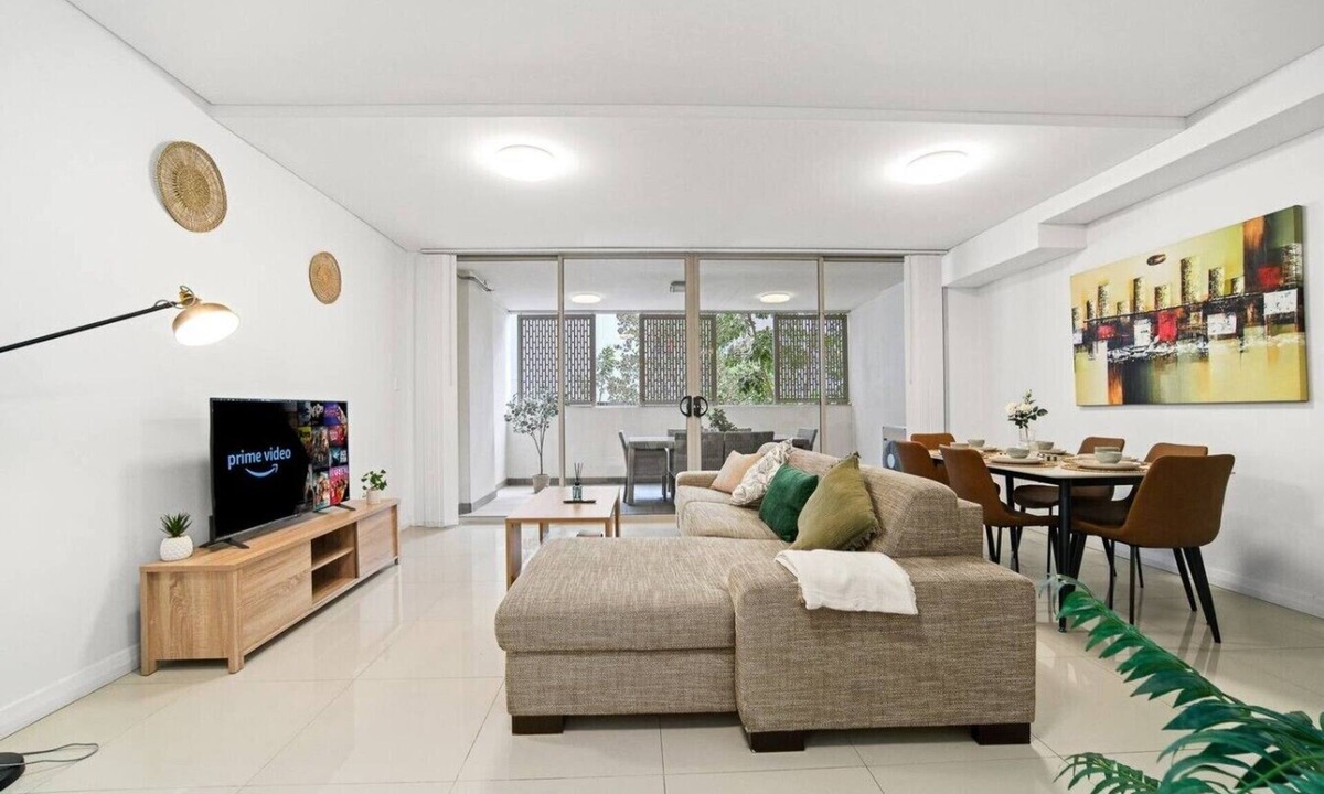 Mascot Apartment | Spacious Mascot 2BR Near Airport + Parking/Pets