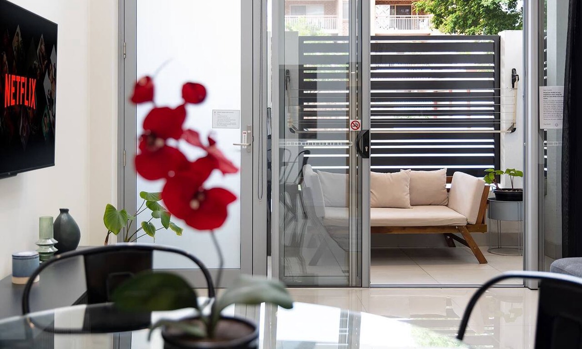 Wooloowin House | Spacious Townhouse|3 Bathrooms|5km City & Airport