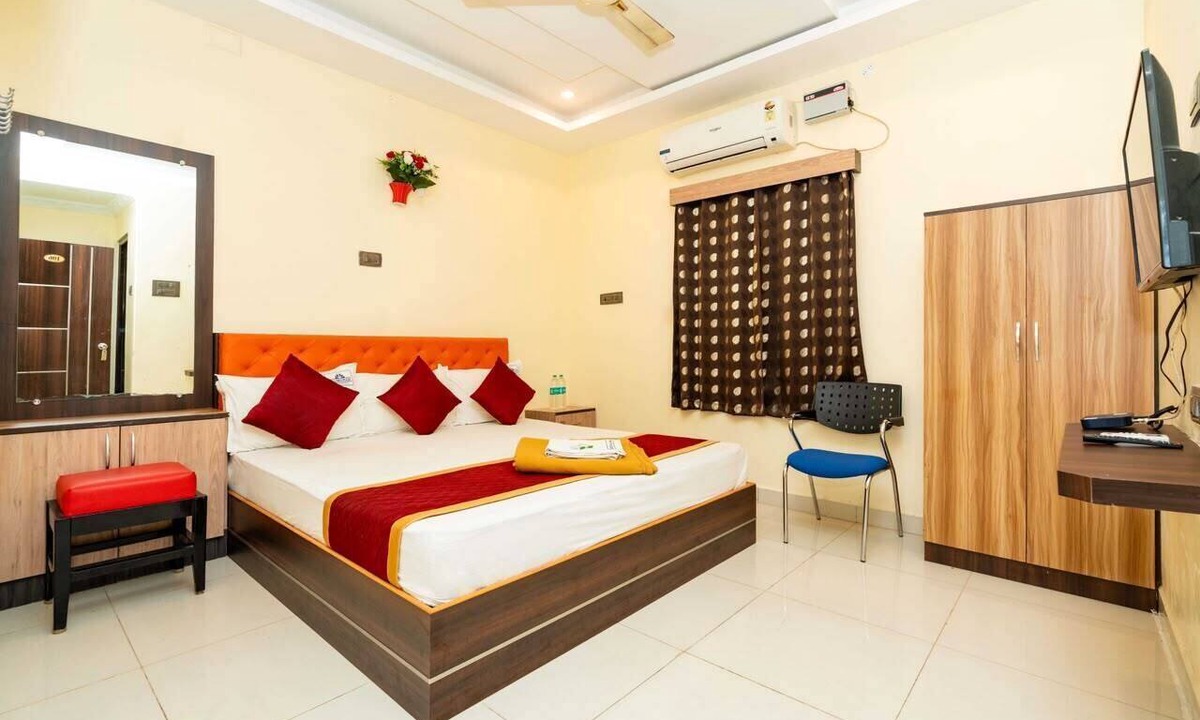 Rameshwaram Hotel | Sree Kumaran Residence by Royal stay