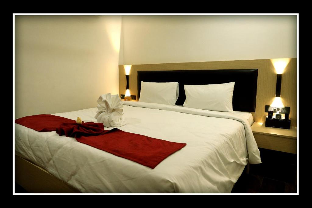 Khammam Hotel | Sri Sri Sri Excellency