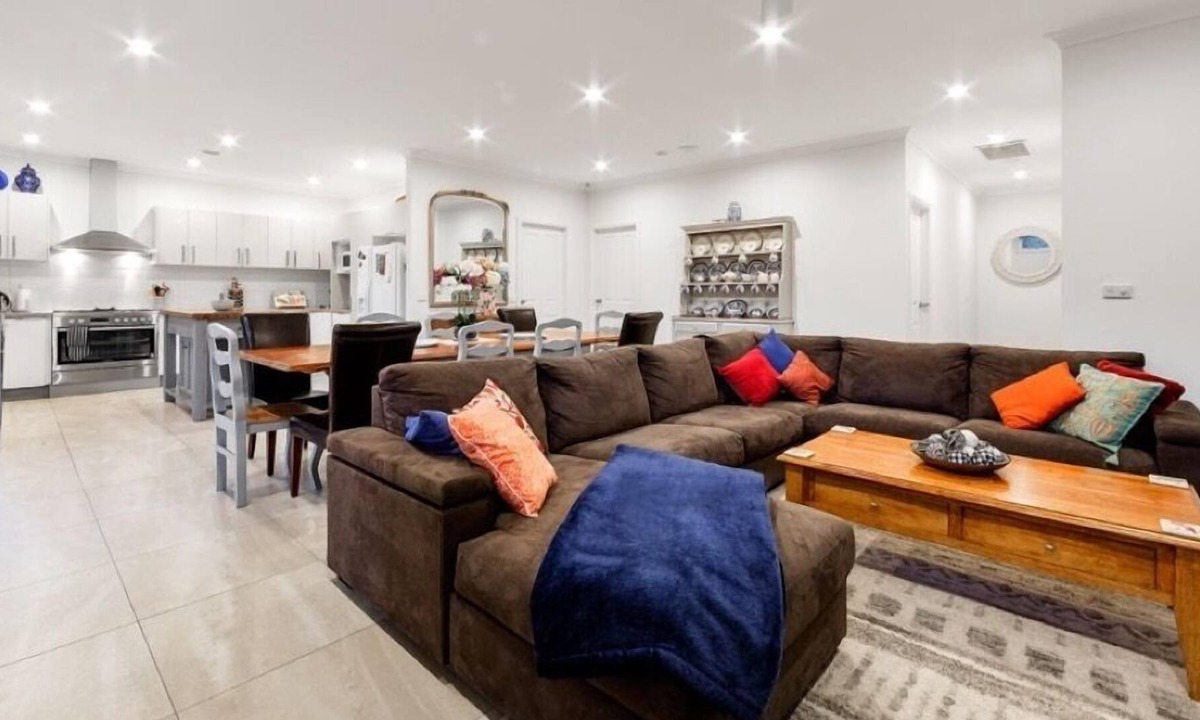 Rosanna House | StayCentral - Luxurious Mansion (Rosanna) - 23 Lower Plenty Road Rosanna Victoria 3084