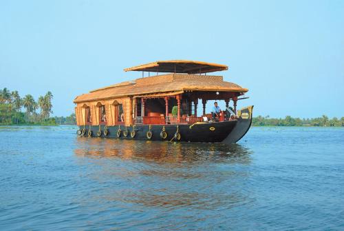 Sea View Ward Boat Rental | Sterling Luxury Houseboat, Alleppey