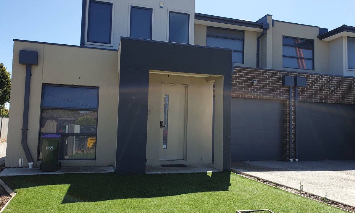 Altona Meadows House | stone throw from Laverton station unit 2.