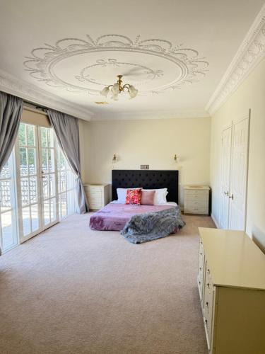 Templestowe House | Stunning White House Luxury Retreat In Templestowe