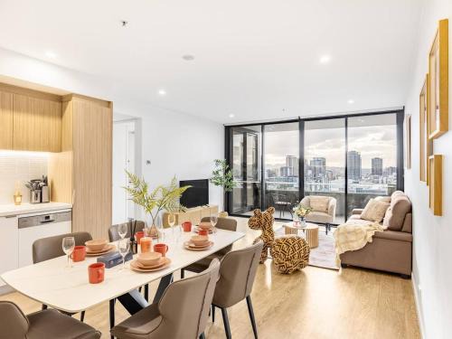 South Brisbane Apartment | Stylish 2BR Unit with Pool and Gym in South Brisbane