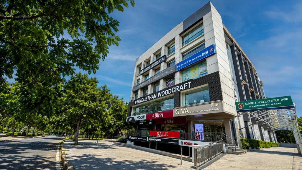 Siliguri Hotel | Sumitel Central Park Hotel & Banquet