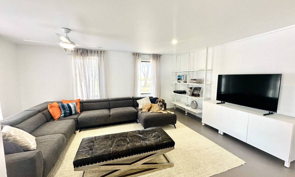 Leeman House | Summerland : Beachfront Retreat - Dogs welcome