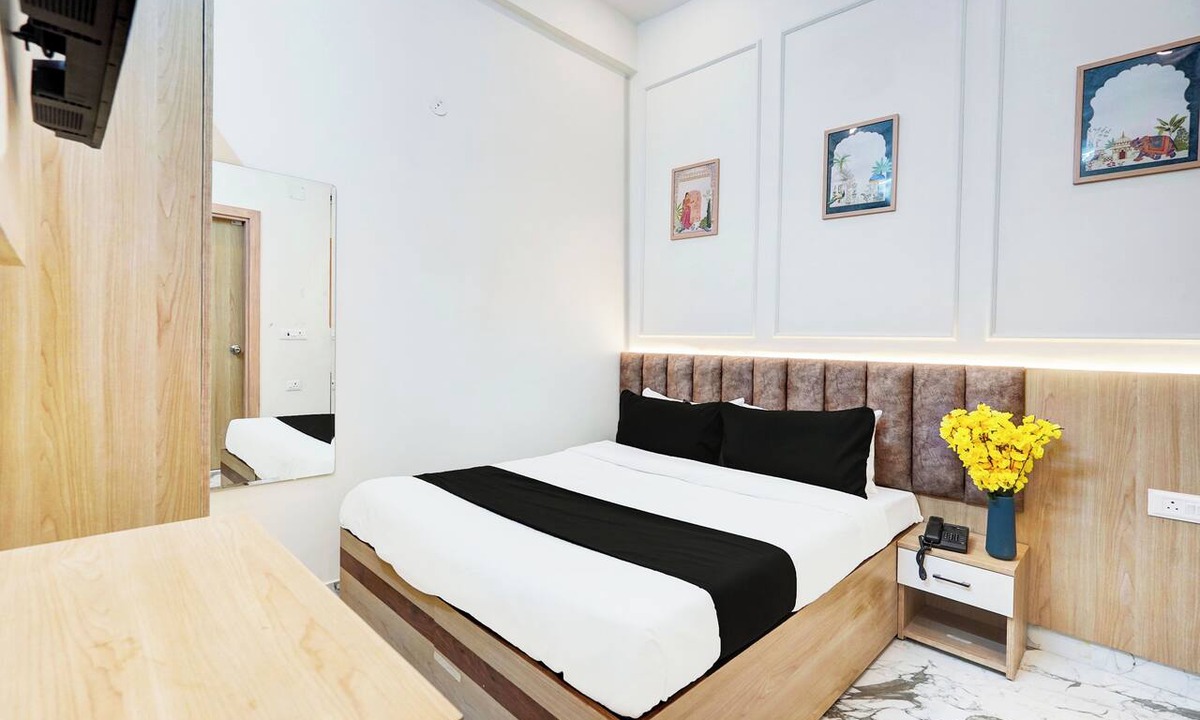 Greater Noida Hotel | Super Collection O Surajpur Chowk