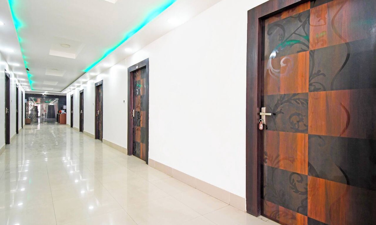 Patna Hotel | Super Collection O Raja Bazar Bailey
