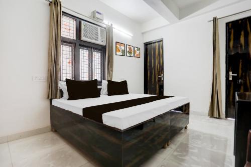 Rohini Hotel | Super Collection O Sector 7 Rohini Formerly Giriraj Residency