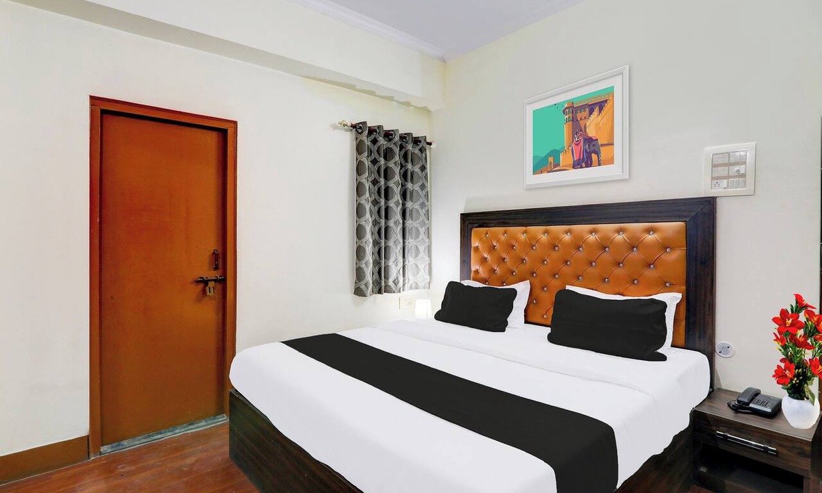 Alambagh Hotel | Super OYO Collection O Alambagh
