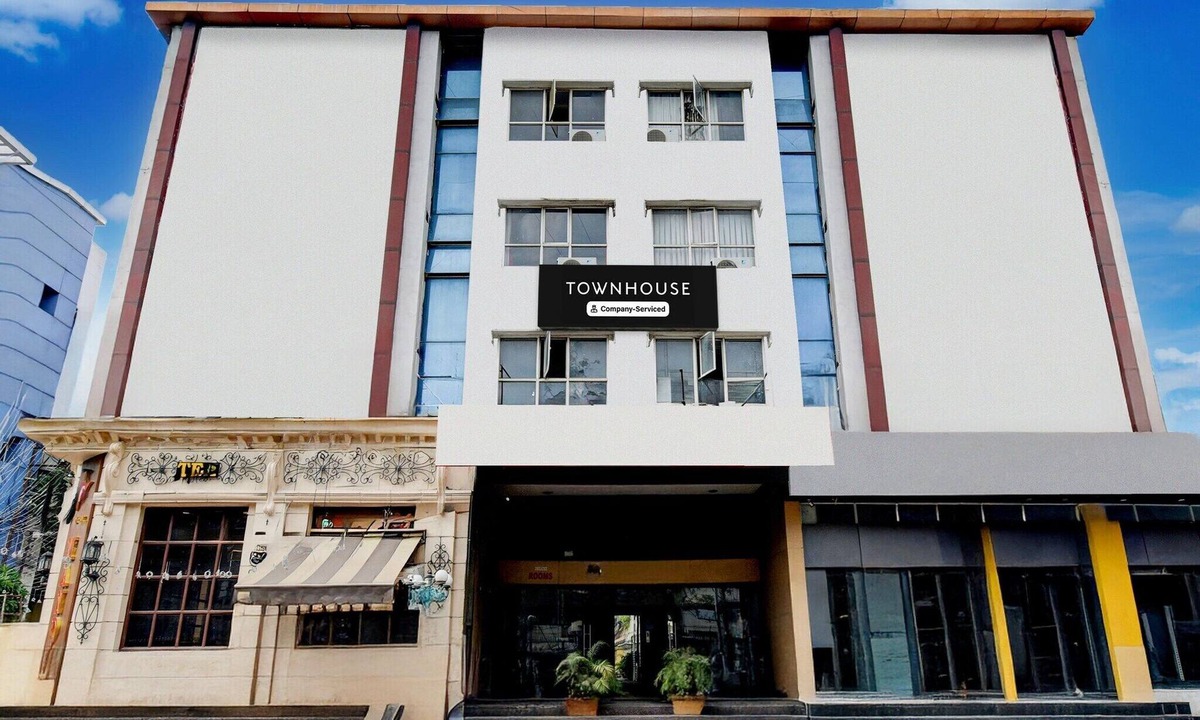 Hyderabad House | Super Townhouse Narayanaguda Metro