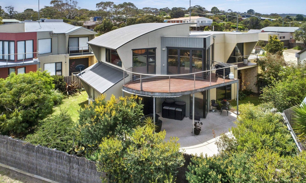 Anglesea House | Superb Central Location