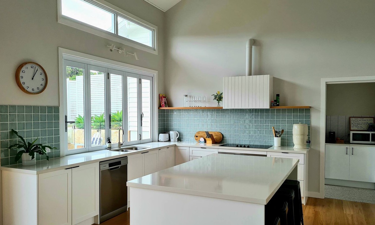 Catherine Hill Bay House | Surfside Retreat - New home 500m walk to the beach