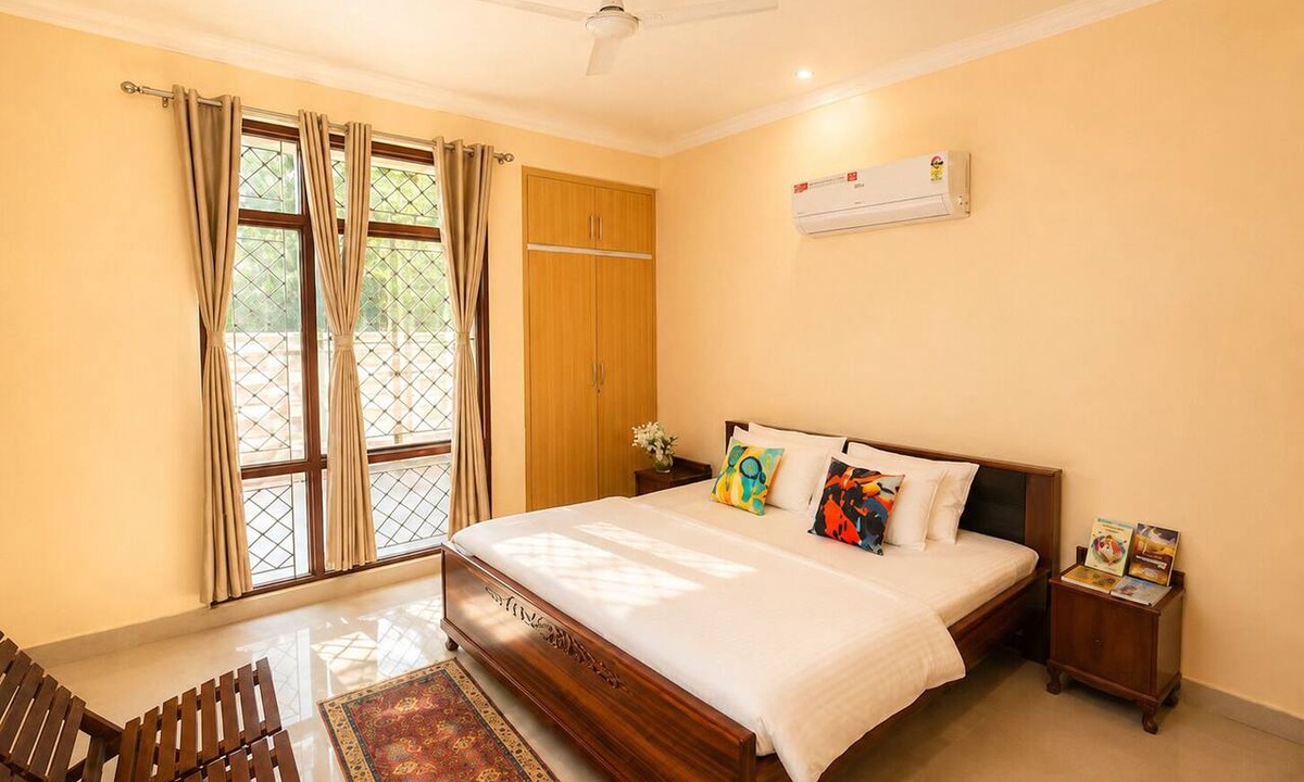 Basai Apartment | Taj Vista 3bhk 4km Taj Mahal 30min Airport