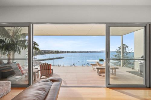 Encounter Bay House | The Bluff Villa 4-121 Franklin Pde Encounter Bay - Linen Included
