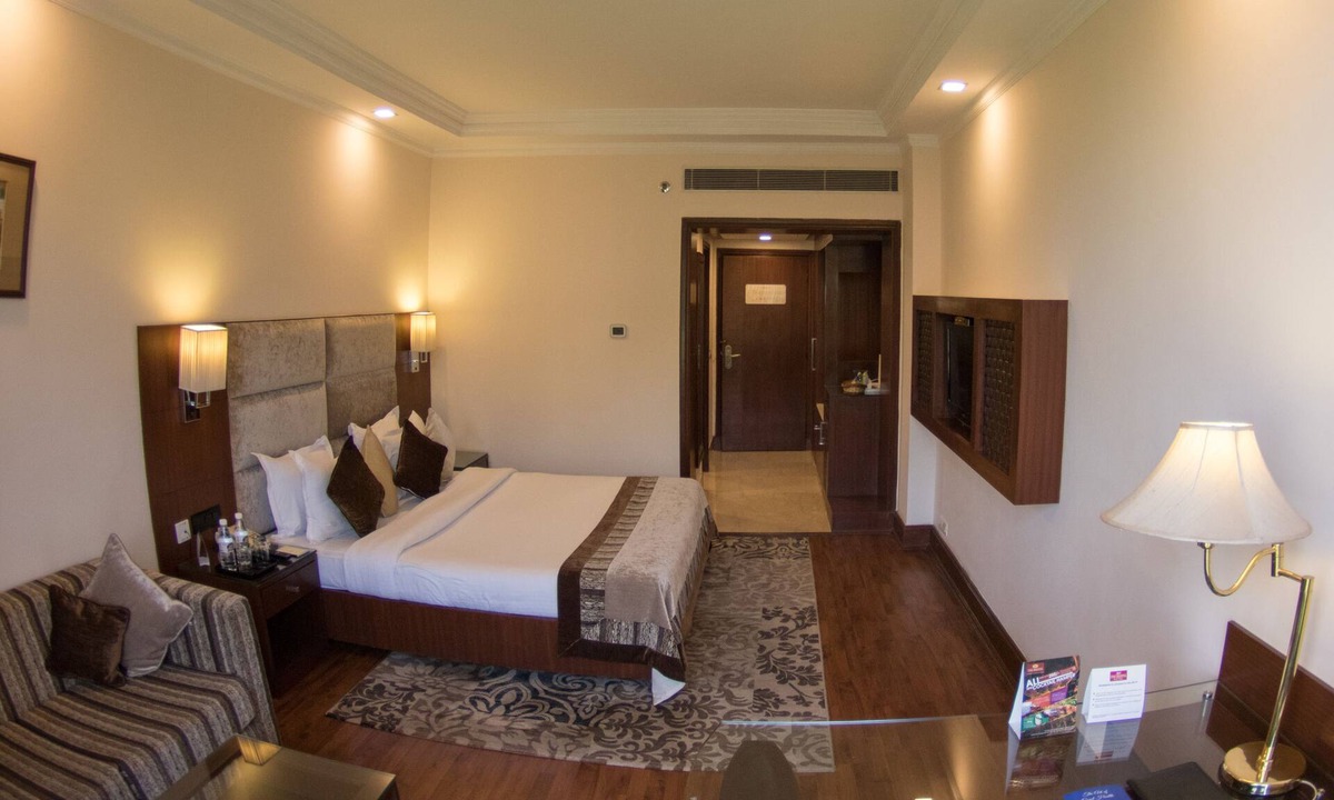 Sikanderpur Ghosi Hotel | The Bristol Hotel