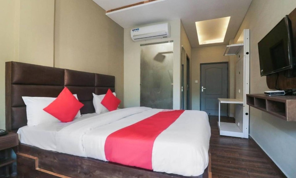 Rishikesh Hotel | The Clock Tower Rooms & Cafe ★