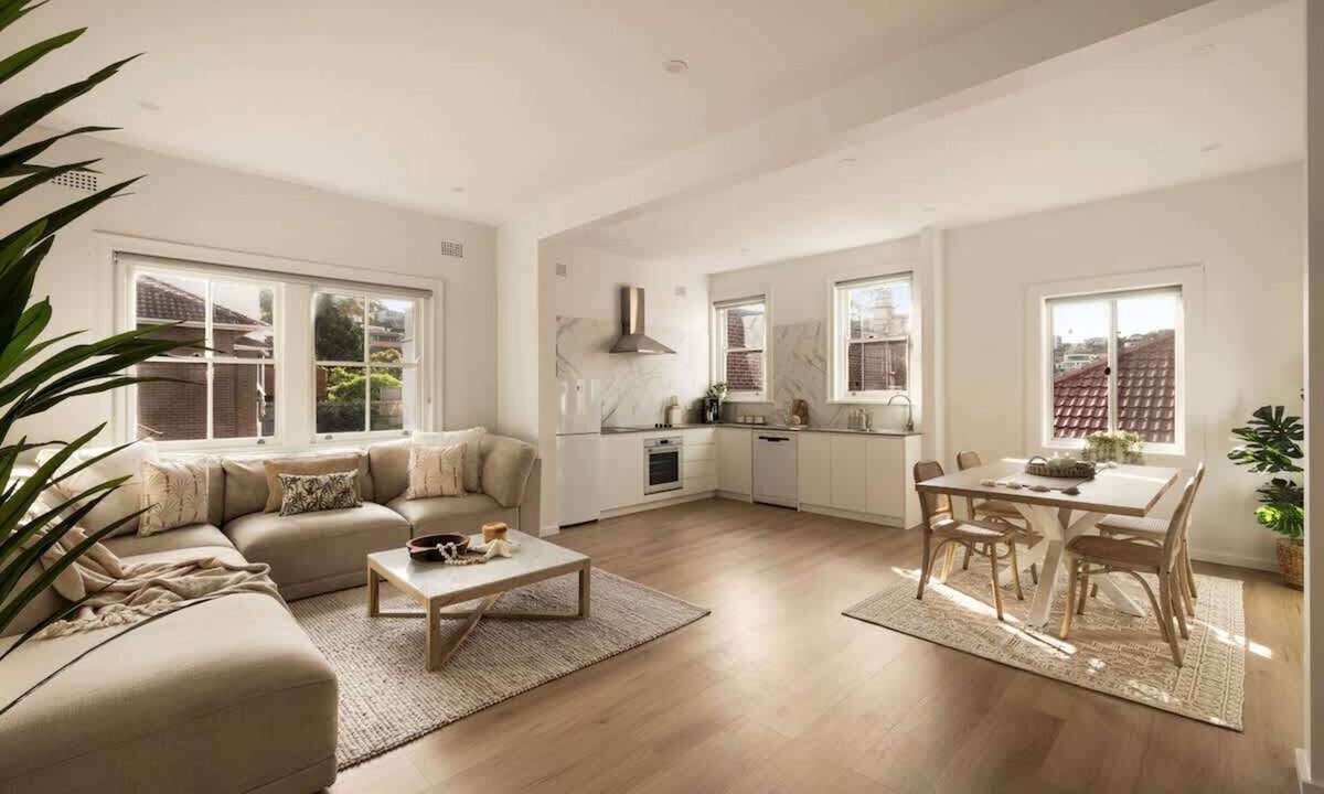 Bronte Apartment | The Drift | Coastal Stay with Beach Walks, Breakfast & Brunch