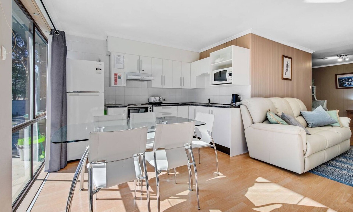 Jindabyne Apartment | The Essentials - Centrally located cozy Jindabyne retreat