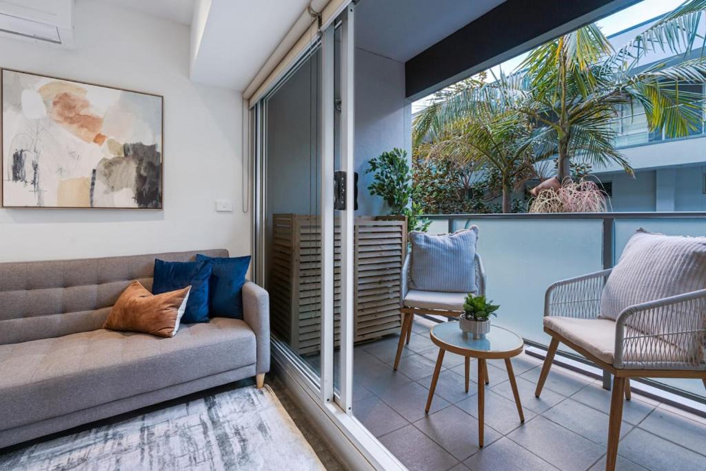 Saint Kilda South Apartment | The Inkerman Hideaway