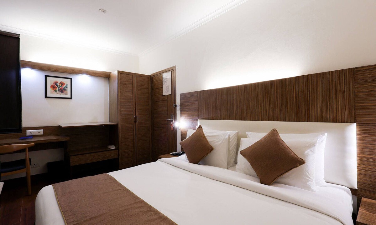 Sector 14 Hotel | The Iris - A Boutique Hotel