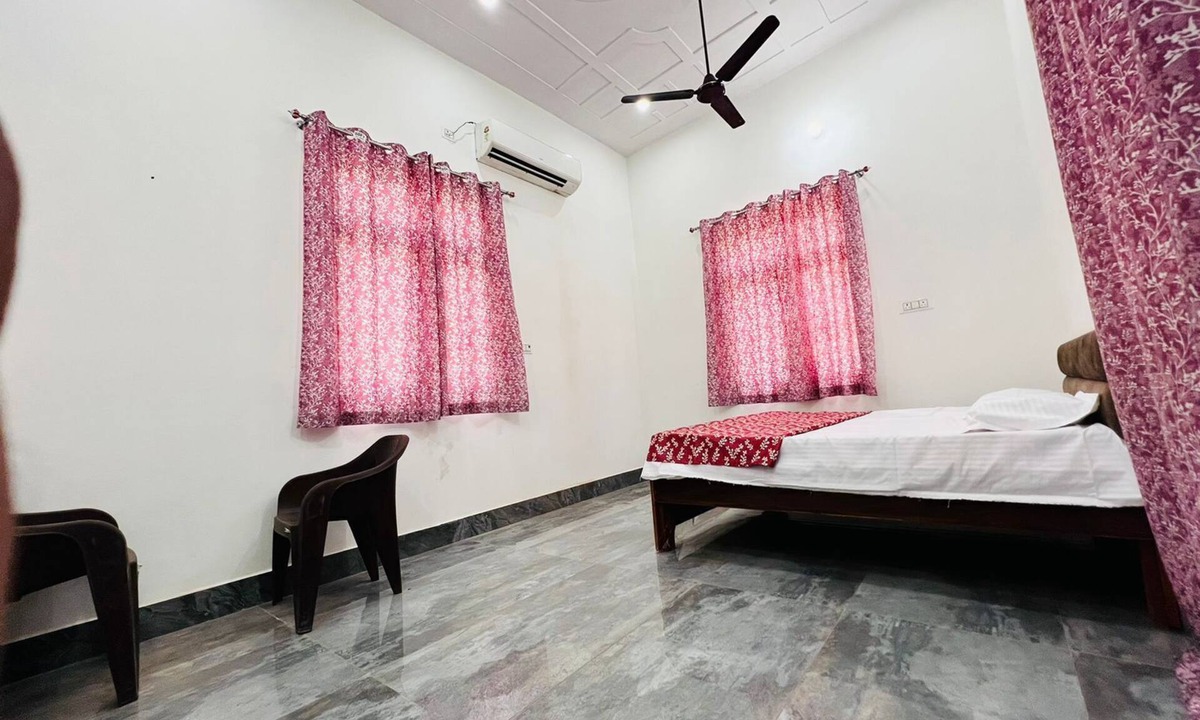 Kasganj Hotel | The Light House Hotel and Restaurant