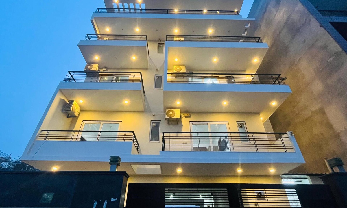 Sector 51 Apartment | The Lodgers Luxury Studio Apartment In front of Artemis Hospital