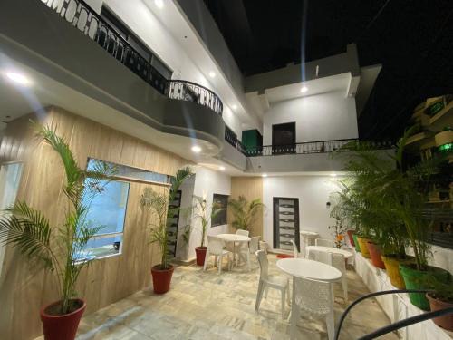 Mount Abu Hotel | The Plum Mount Abu
