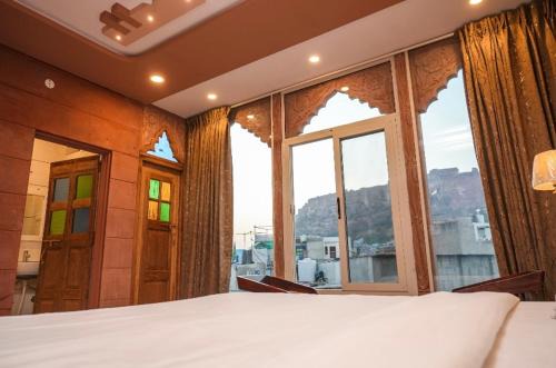 Gulab Sagar Hotel | The Raj Heritage