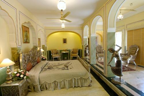 Amer Fort Road Hotel | The Raj Palace (Small Luxury Hotels of the World)