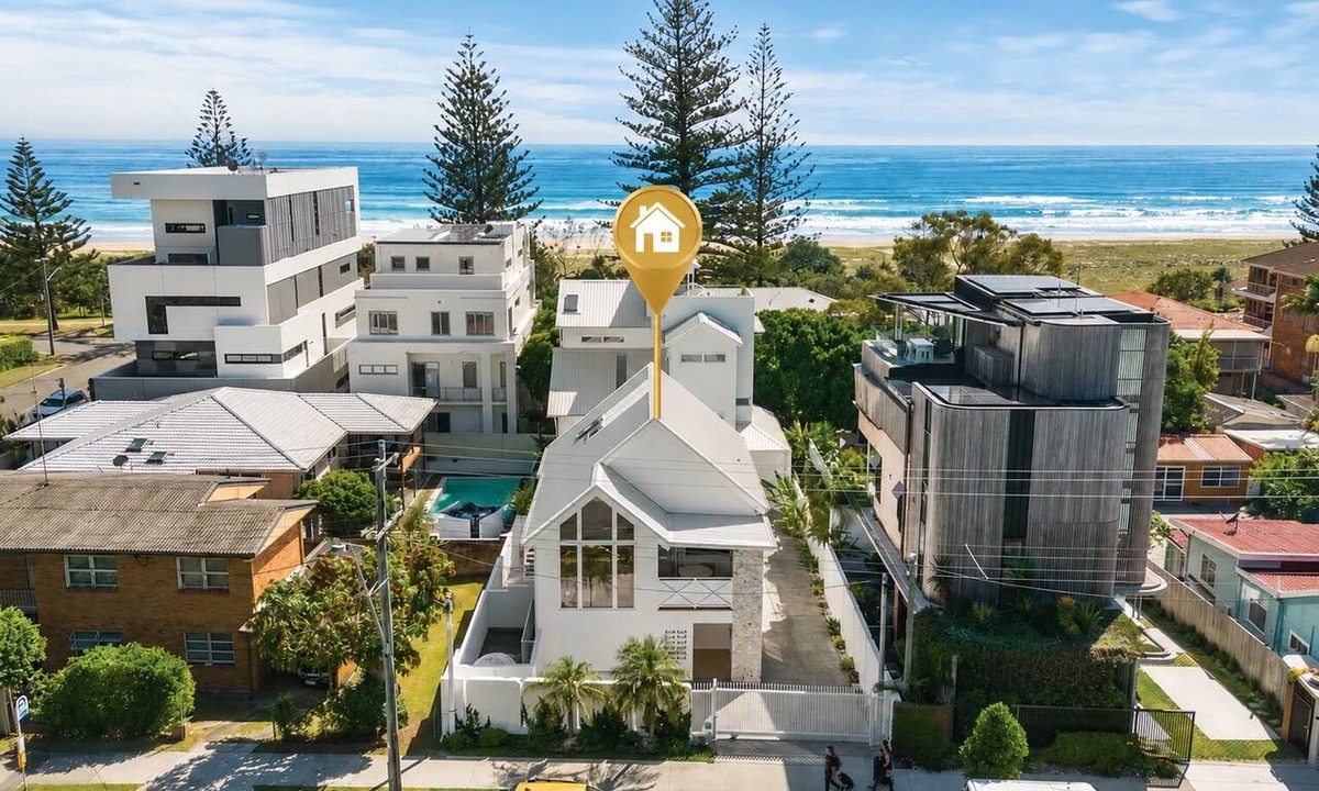 Bilinga Apartment | The Salt House @ Bilinga - 3 Bed Villa - Private Plunge Pool - Walk to Beach