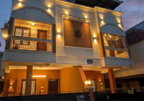Koyambedu Hostel | The Sheltor - Backpackers Hostel