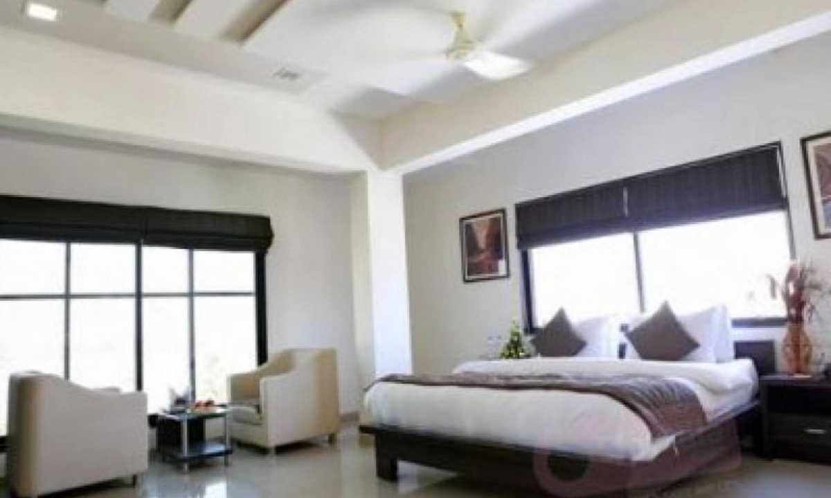 Jamnagar Hotel | The Sky Comfort-Hotel Jamnagar Residency