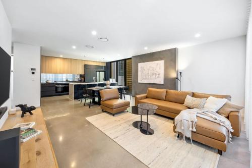 Mooloolaba House | "The Smith 3' luxurious townhouse with heated pool.