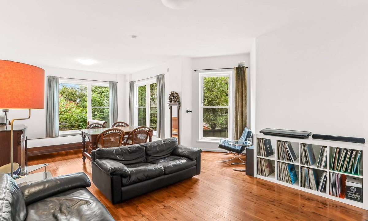 Randwick Apartment | "The Spot" Beach, shops, hospital, university, light rail and cinema